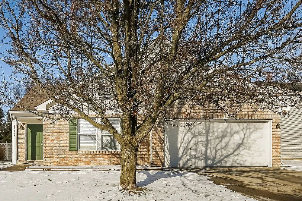 3 bed, 2.0 bath, 1800 sqft, $3,040 — Photo 1