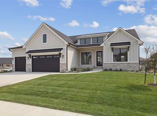 805 Canterbury Cir, Waukee, IA 50263