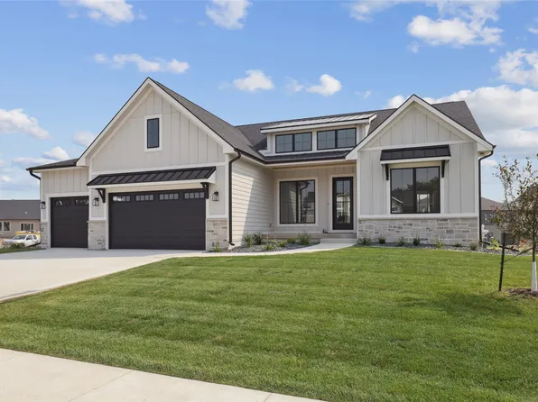 805 Canterbury Cir, Waukee, IA 50263