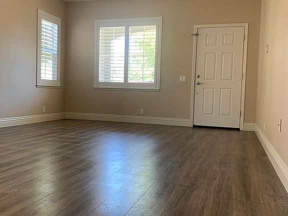 Living Room/ Formal Dining