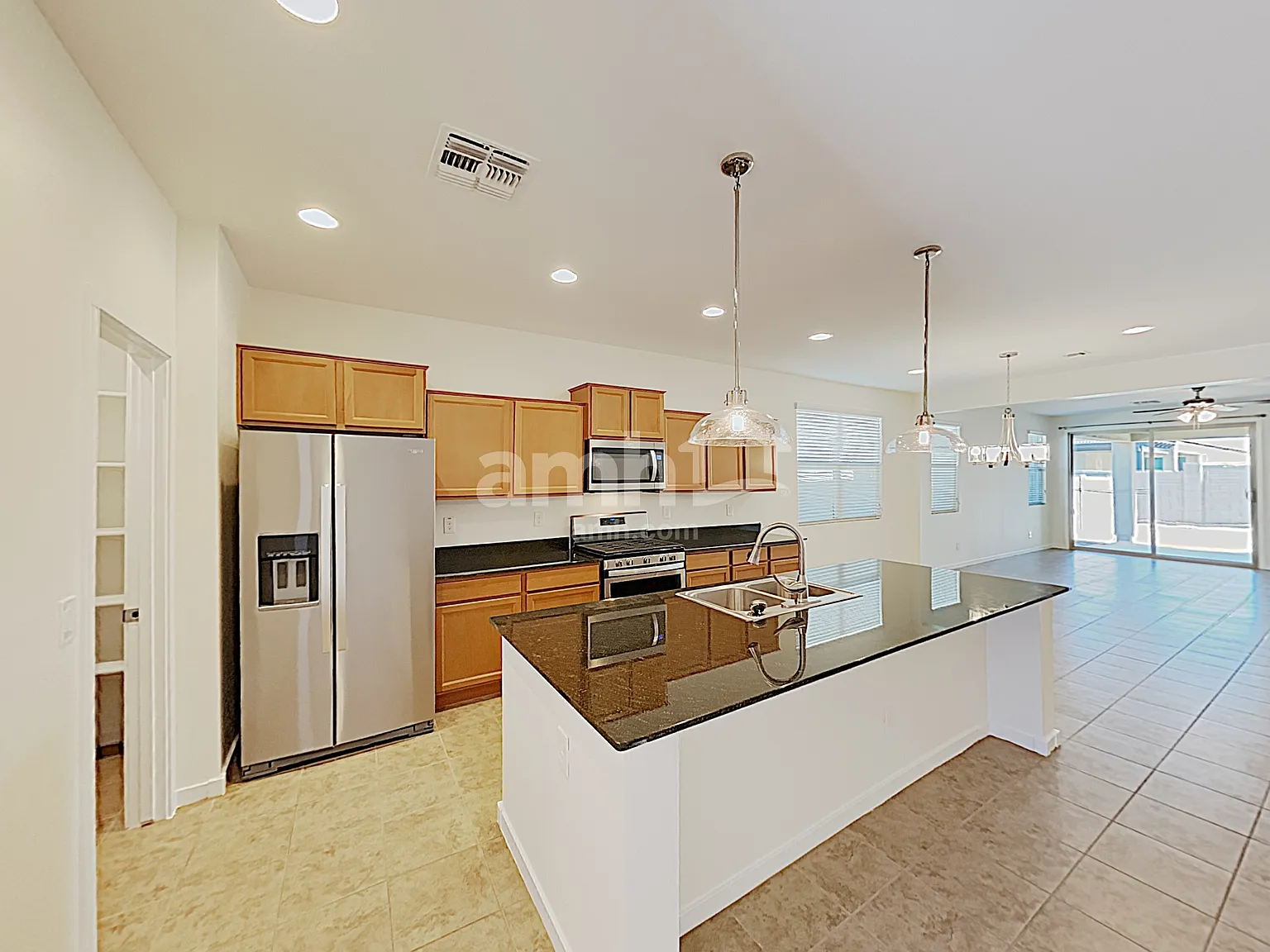 3 bed, 2.0 bath, 2005 sqft, $2,065 — Photo 3