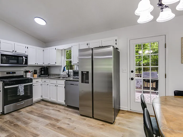 204 Wesley Mill Ln — Photo 10
