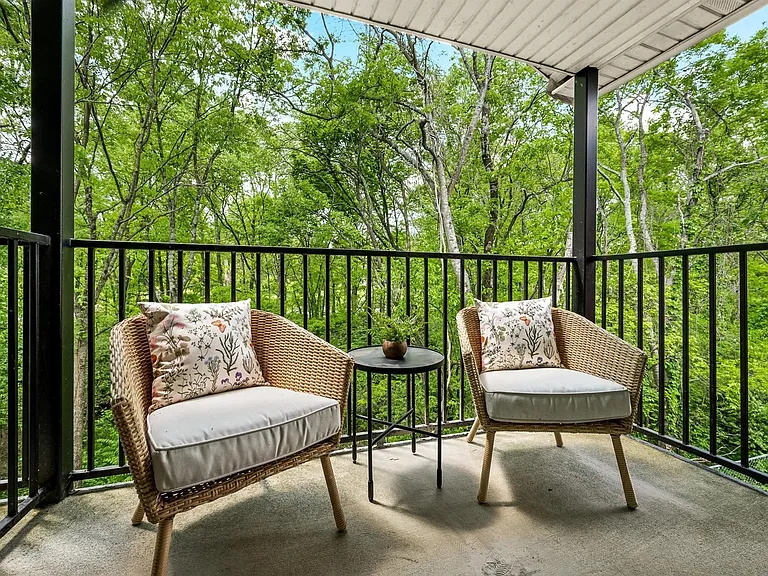 Apartment Homes with Balcony or Patio in Murfreesboro, TN