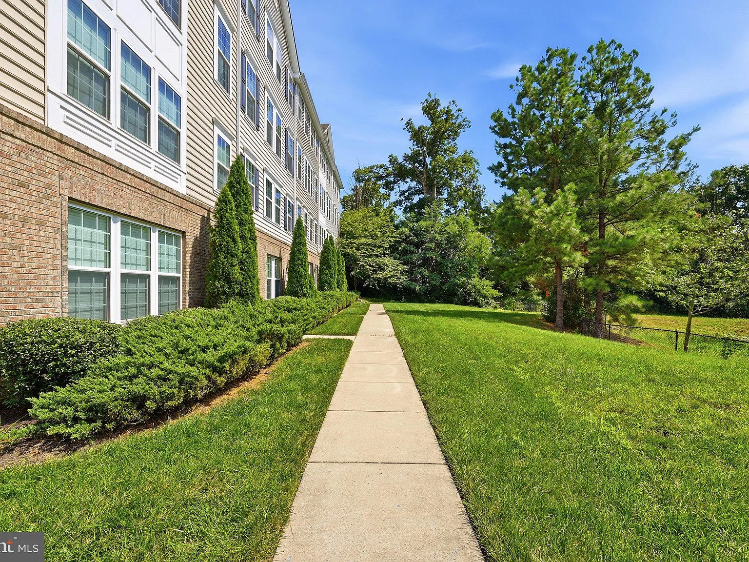 2 bed, 1416 sqft, $2,700 — Photo 3