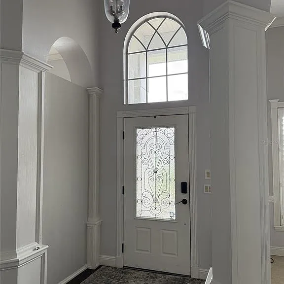 325 Leslie Ln — Photo 3