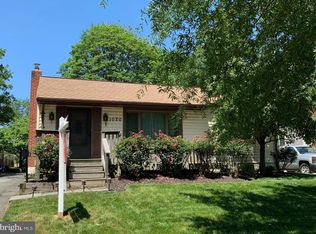 1020 Gilbert Rd, Rockville, MD 20851