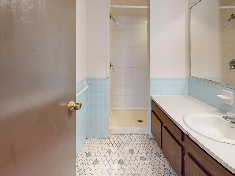 Whitehall Apartments — Photo 37
