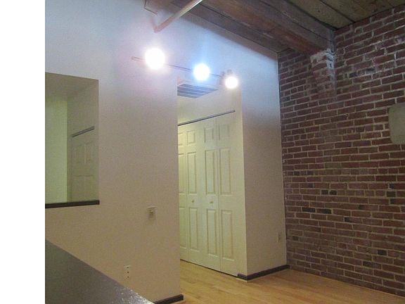 5th image of 315 New St APT 606