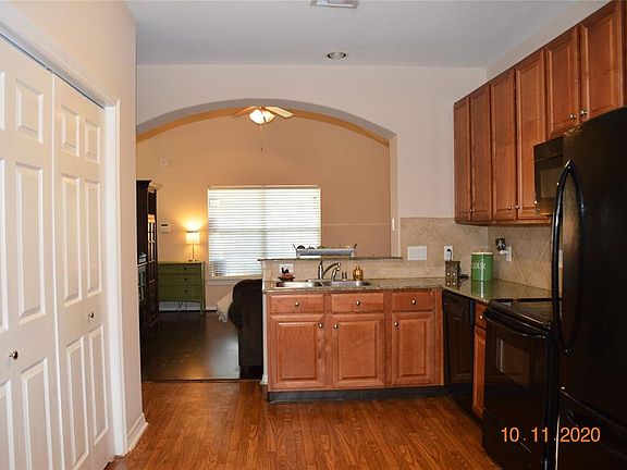 5th image of 828 Sterling Creek Cir