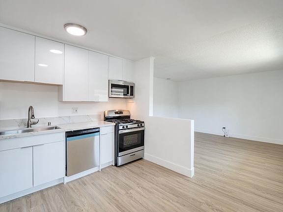 2nd image of 3926 Gibraltar Ave APT 11