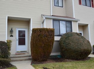 425 Middlewood Rd, Middletown, NJ 07748