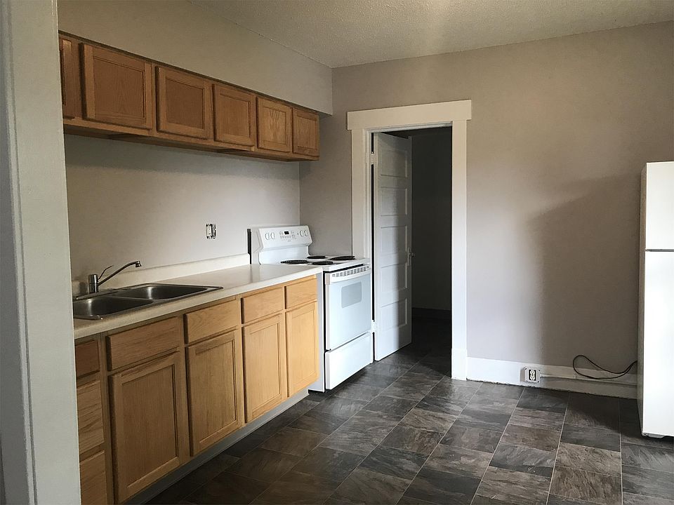 1st image of 408 10th St S APT 04