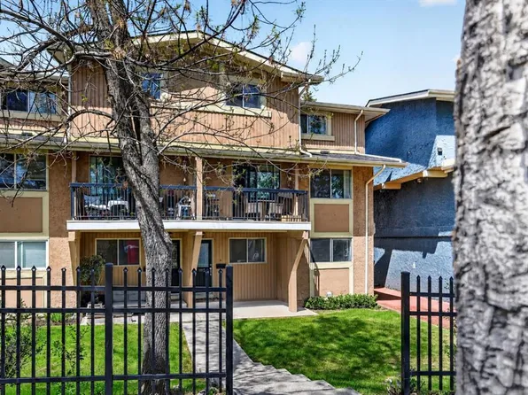 2200 E Woodview Dr SW #1112, Calgary, AB T2W 3N6