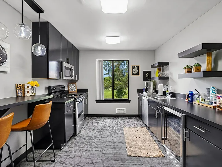 Boulevard Apartments — Photo 15