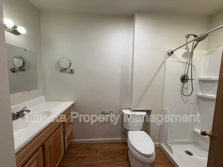 2718 Garden Dr — Photo 21