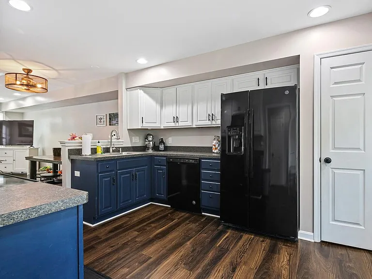 1531 Marlborough Ct — Photo 3
