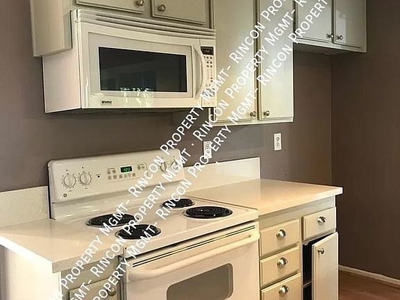 4th image of 588 Barrington Ct