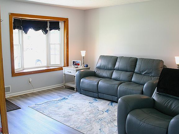 4th image of 631 Flatlick Rd
