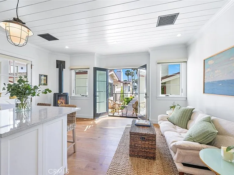 358 Cliff — Photo 1
