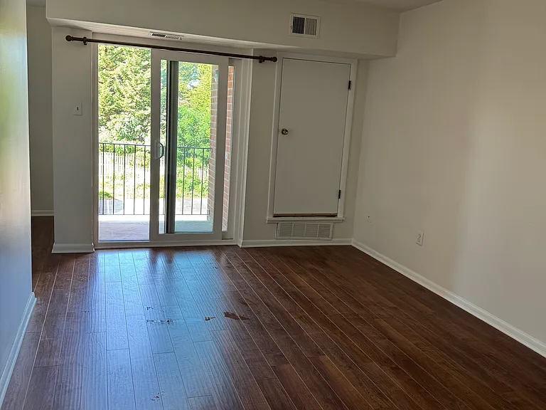 3318 Valley Dr — Photo 6