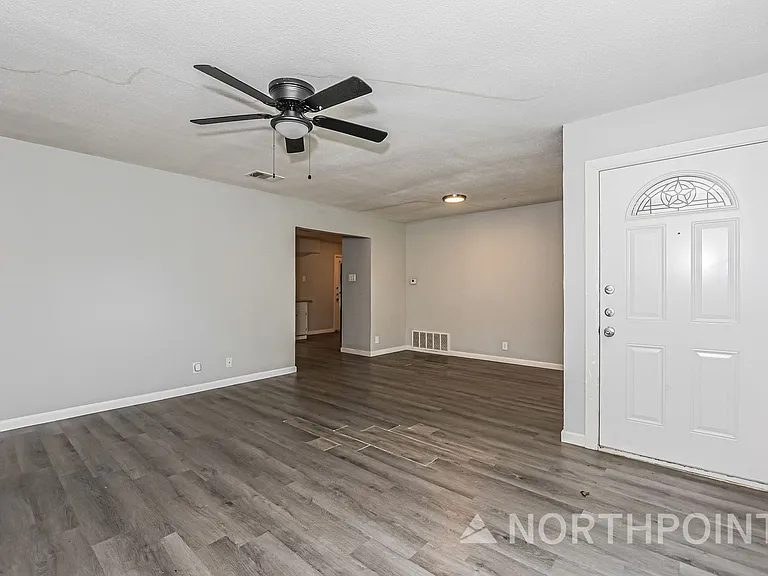 2814 Sequoia Ln — Photo 2