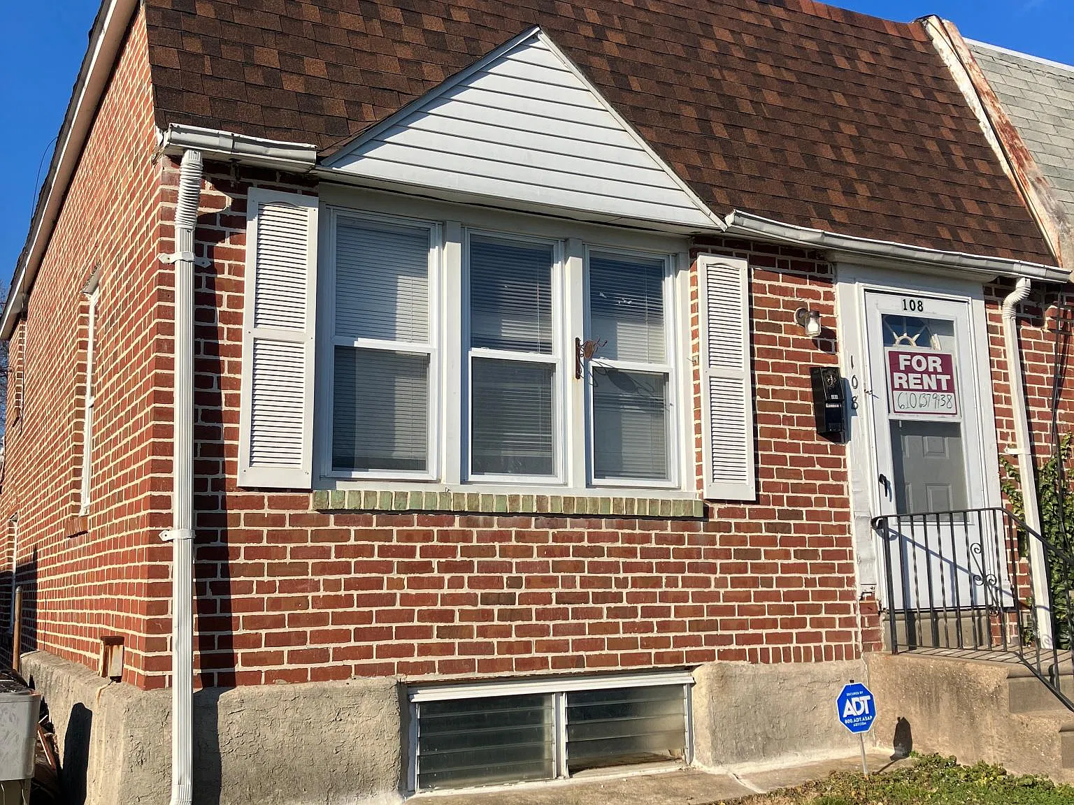 4 bed, 1.5 bath, 1240 sqft, $1,925 — Photo 1