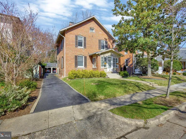 19 Cedar St, Alexandria, VA 22301
