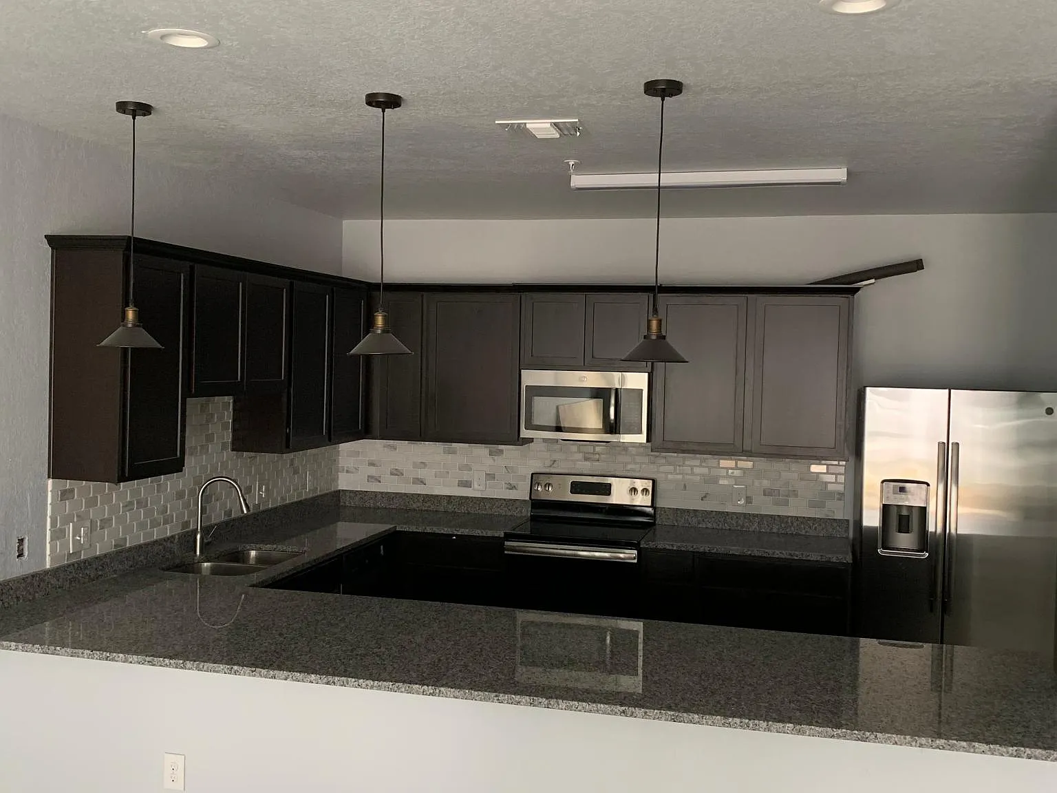 3 bed, 1676 sqft, $1,910 — Photo 3