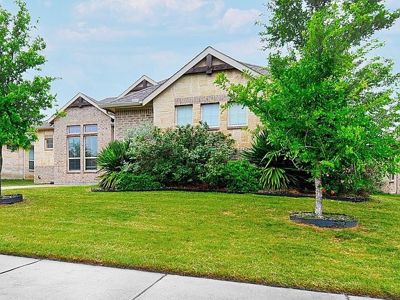 3rd image of 1106 Silver Oak Dr