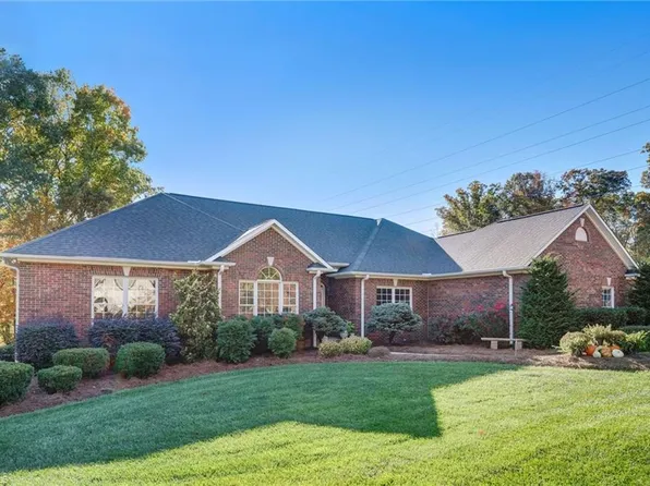 203 W Stonebury Ct, Reidsville, NC 27320