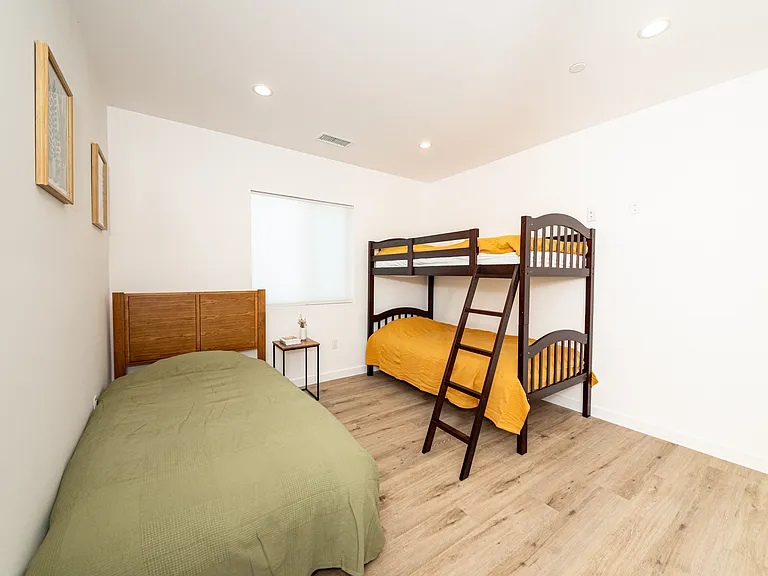 5849 Vesper Ave — Photo 22