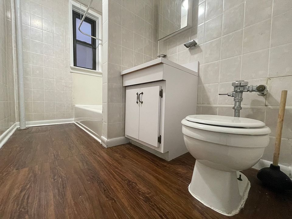 2nd image of 1111 Kennedy Blvd #23E