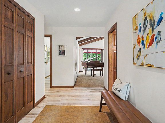 4th image of 5595 Mountain Rd