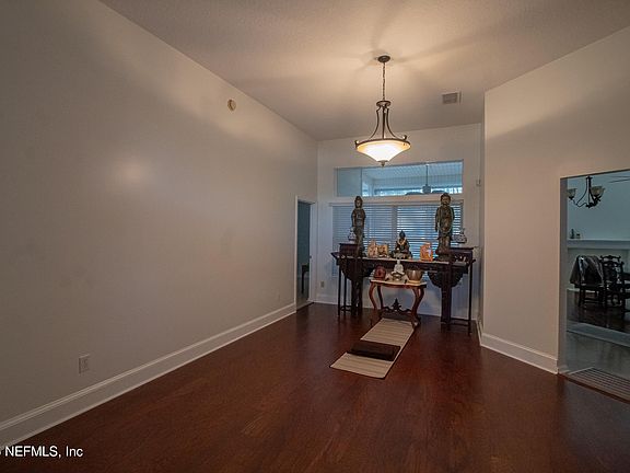4th image of 8146 Leafcrest Dr