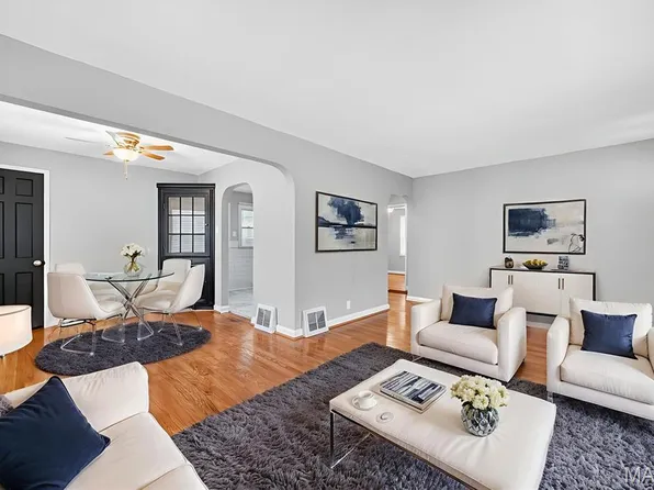 2000 Falcon Dr, Saint Louis, MO 63133