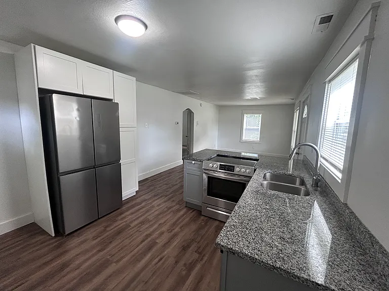 700 N Moore Rd — Photo 5