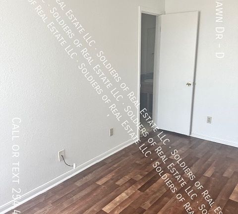 3rd image of 4305 Shawn Dr APT D