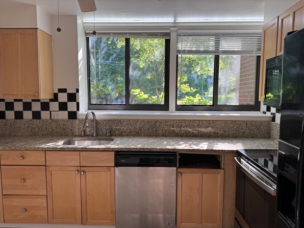 3 Longwood Dr #104, Andover, MA 01810