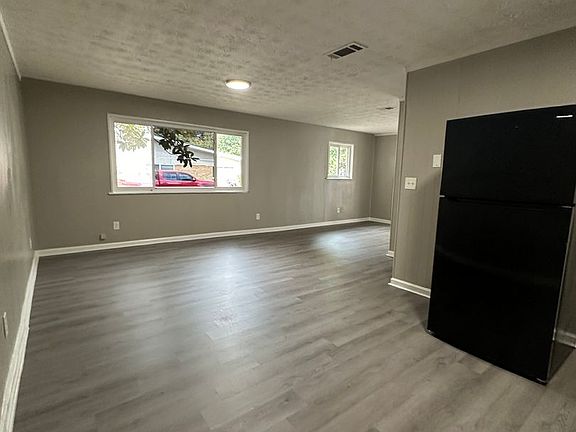5th image of 4952 Central Dr APT D