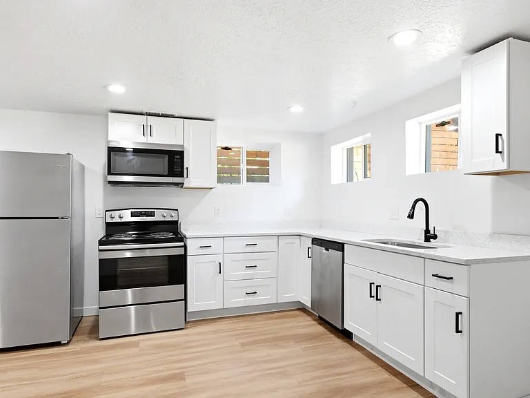 1603 S Major St #B — Photo 6