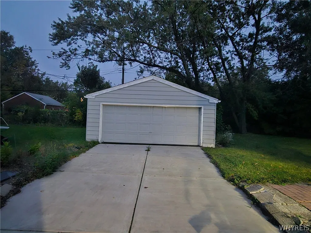 3 bed, 1.0 bath, 1152 sqft, $2,650 — Photo 3