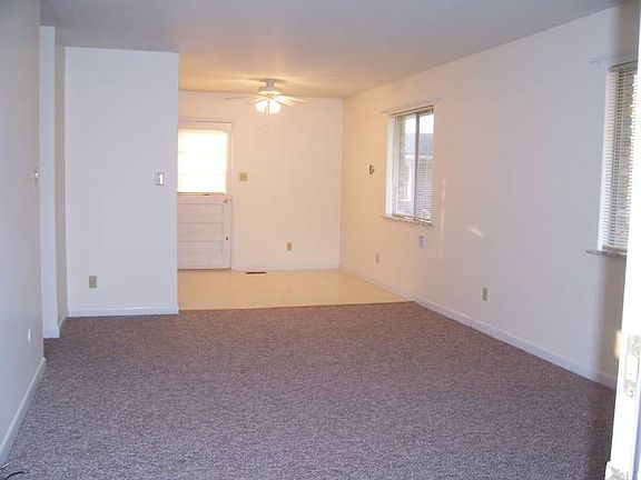 Living Room / Dining