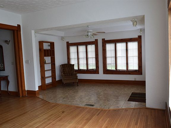 2nd image of 112 N Plank St