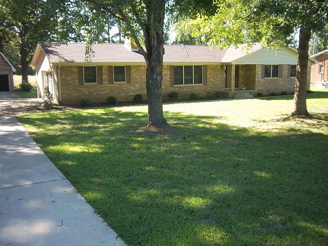 1st image of 405 Henderson Dr