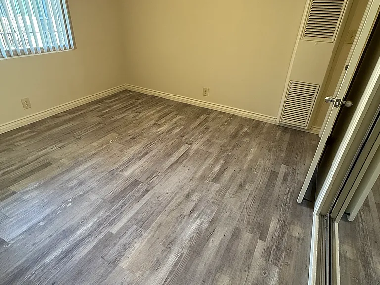 Village Glen Apartments — Photo 31
