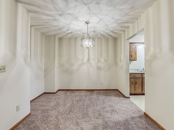4th image of 11879 Undercliff St NW