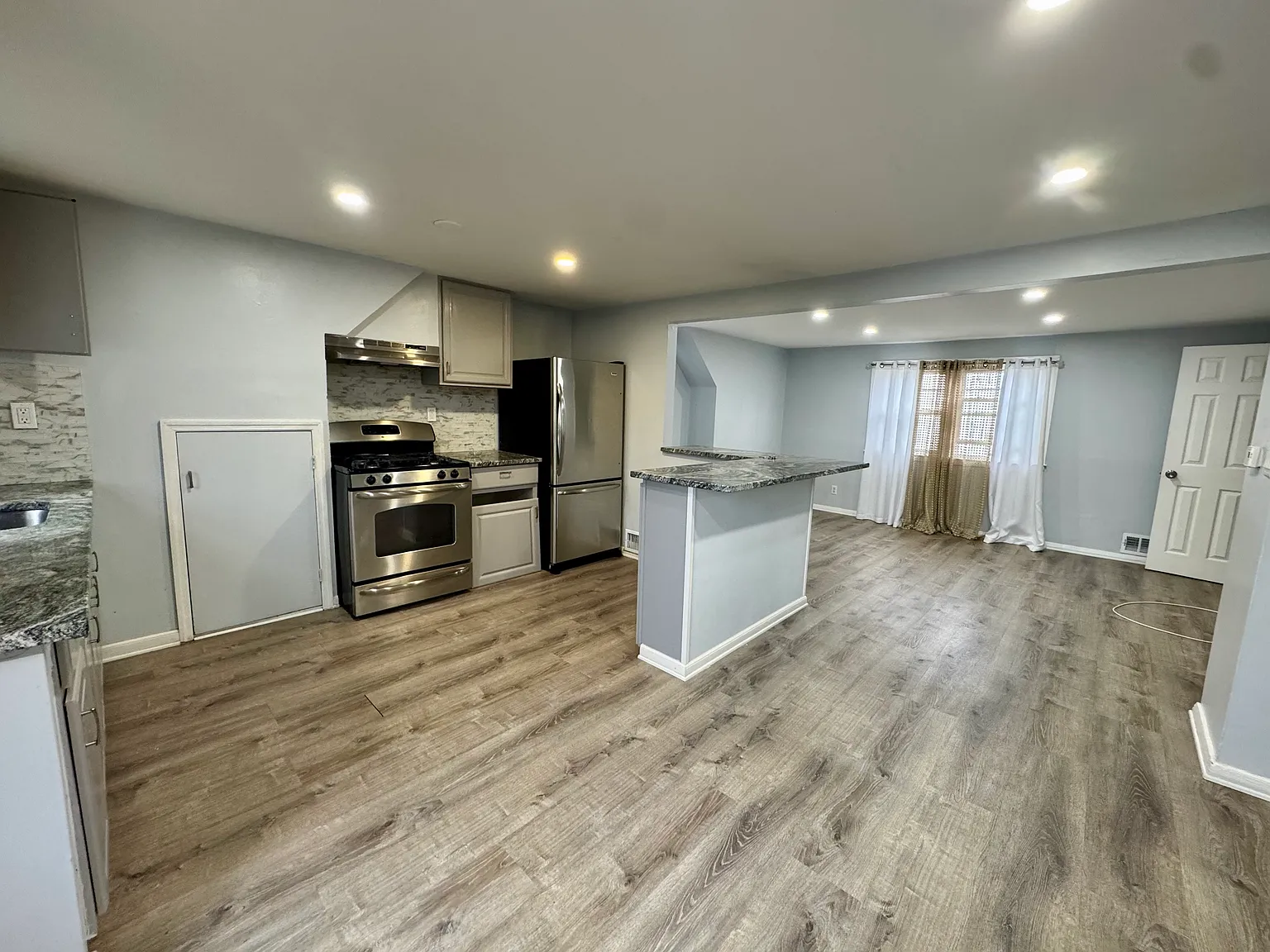 2 bed, $2,300 — Photo 4