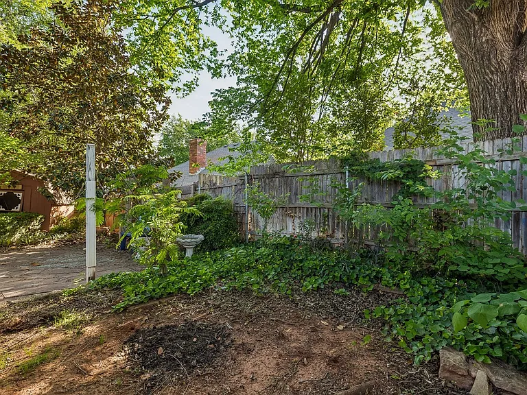 1820 Chelsea Dr — Photo 42
