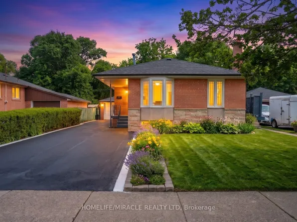 92 Taysham Cres, Toronto, ON M9V 1X3