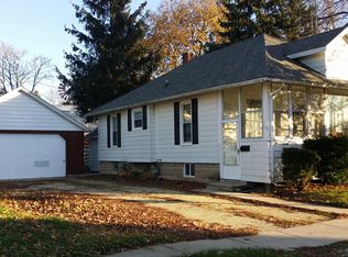 118 S Washington St, Genoa, IL 60135